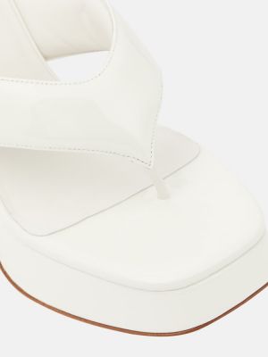 Sandali di pelle con platform in pelle verniciata Gia Borghini bianco