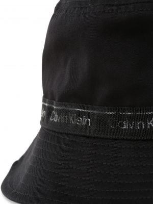 Шапка с козирки Calvin Klein черно