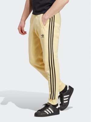 Pantaloni sport cu croială ajustată cu dungi Adidas galben