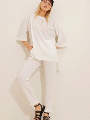 Dzianinowy garnitur z krepy Trend Alaçatı Stili biały