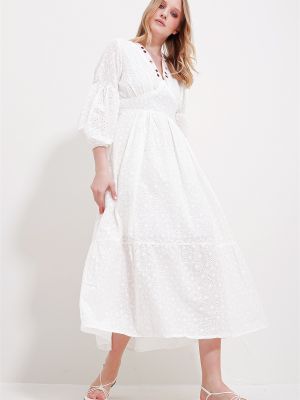 Midi haljina s vezom Trend Alaçatı Stili bijela