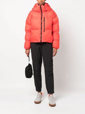 Péřová bunda s kapucí s potiskem Adidas By Stella Mccartney červená