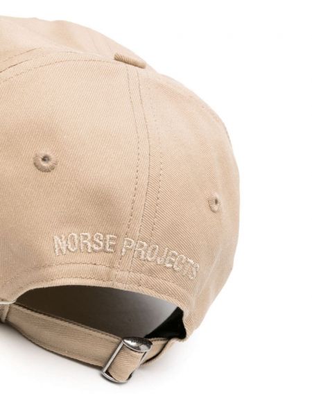 Siuvinėtas kepurė su snapeliu Norse Projects smėlinė