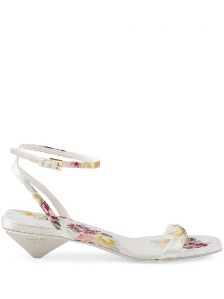 Сатенени сандали с каишки на цветя с принт Prada бяло