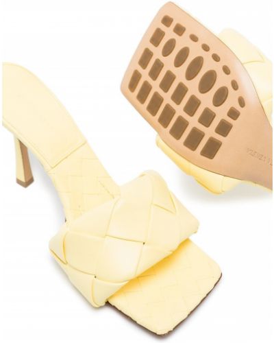 Sandalias con tacón Bottega Veneta amarillo
