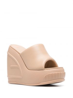 Kožené sandály na platformě na klínovém podpatku Fendi béžové