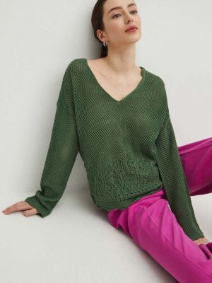 Зеленый свитер Medicine