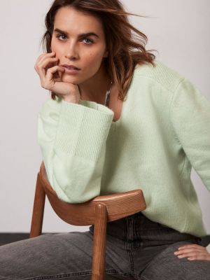 Бархатный свитер Mint Velvet зеленый
