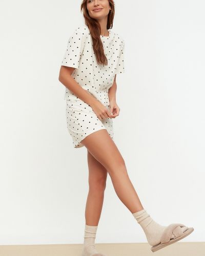 Пижама на точки с принт Trendyol бяло