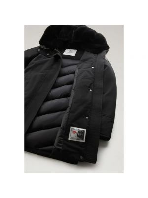 Pikowany płaszcz zimowy z futerkiem z kapturem Woolrich czarny