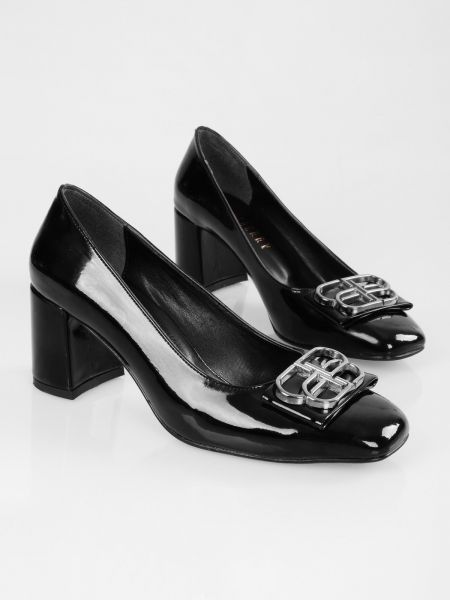 Кожени ниски обувки от лакирана кожа Shoeberry черно