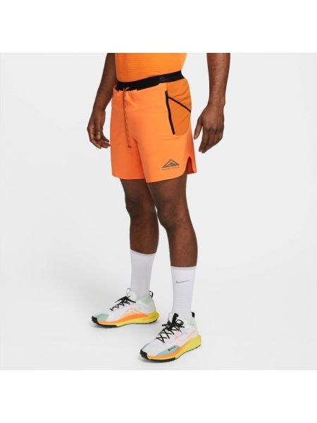 Беговые шорты Nike оранжевые