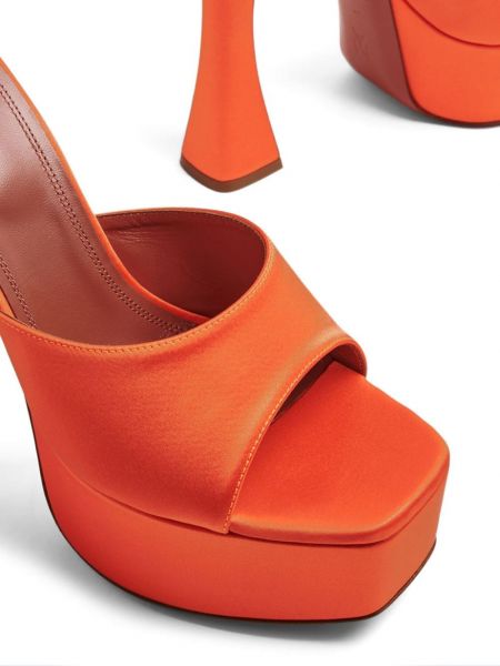 Satīna sandales ar platformu Amina Muaddi oranžs