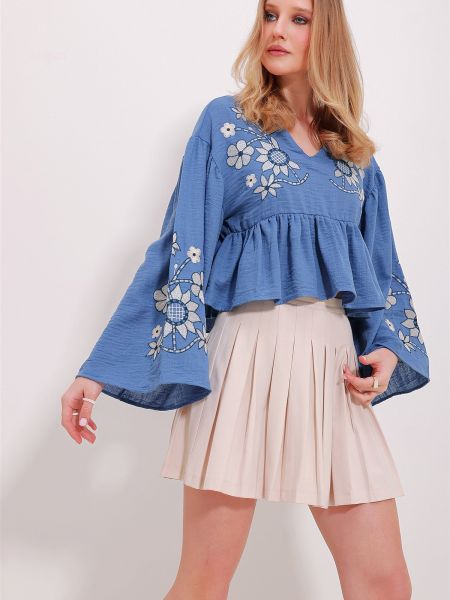 Лляна вишита блуза з v-подібним вирізом Trend Alaçatı Stili синя