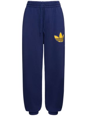 Bavlnené teplákové nohavice Adidas Originals modrá