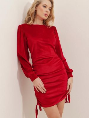 Plisované manšestrové dlouhé šaty s dlouhými rukávy Trend Alaçatı Stili červené