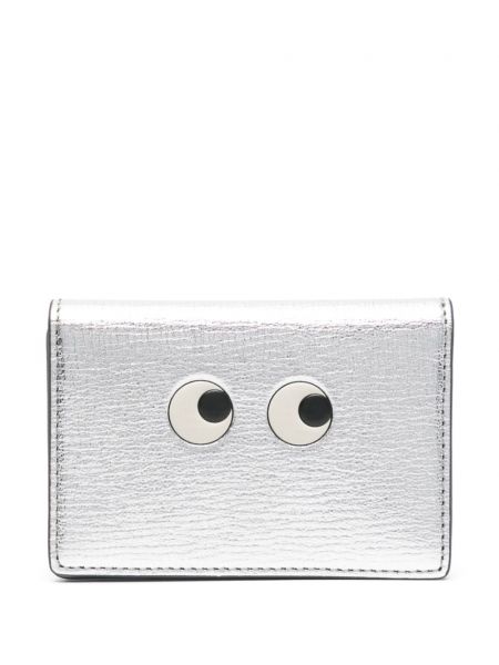 Kortin haltija Anya Hindmarch hopea