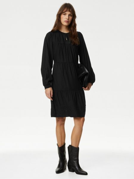 Černé mini šaty s výšivkou Marks & Spencer