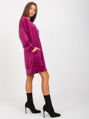 Velurové šaty relaxed fit s kapsami Fashionhunters fialové