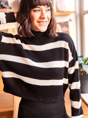 Svītrainas džemperis ar augstu apkakli Olalook melns