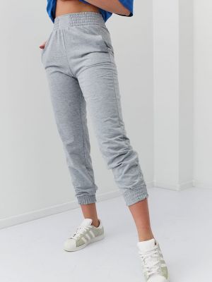 Памучни панталони jogger с джобове Fasardi сиво