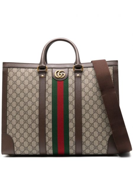 Store poser Gucci