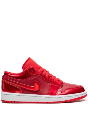 Snīkeri Nike Jordan sarkans