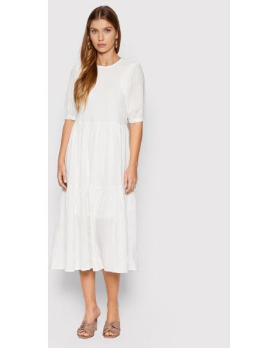 Priliehavé šaty Only biela