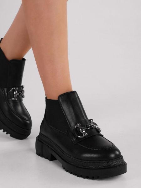Členkové topánky s prackou Shoeberry čierna