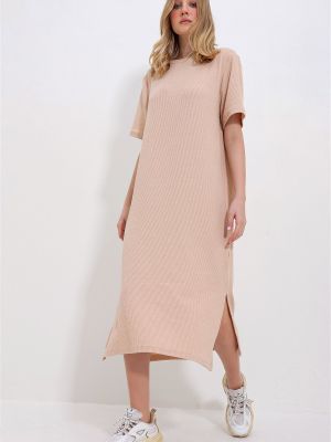 Μίντι φόρεμα Trend Alaçatı Stili μπεζ