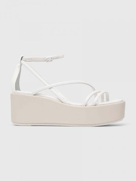 Sandały na platformie na koturnie Calvin Klein białe