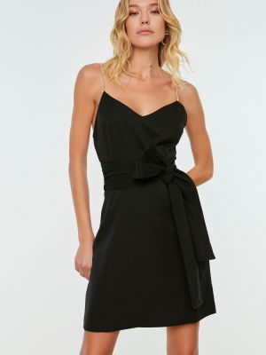 Коктейлна рокля Trendyol черно