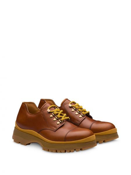 Zapatos derby con cordones de cuero Prada marrón