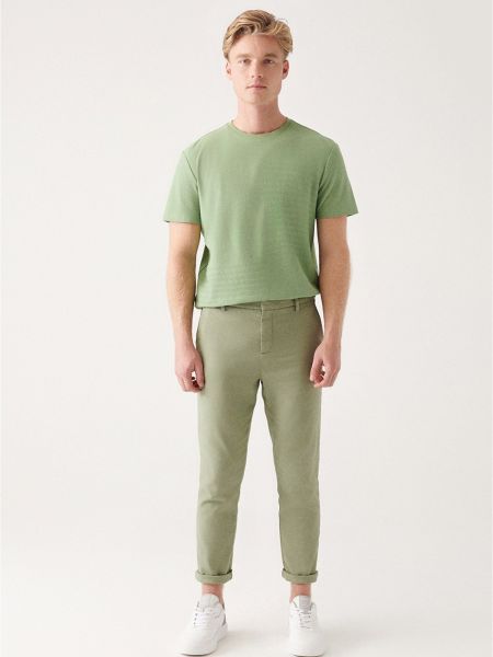 Relaxed fit lanene hlače chino Avva zelena
