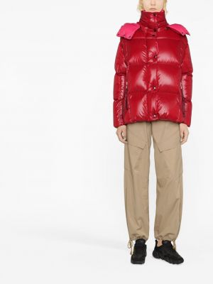 Péřová bunda s kapucí Moncler červená