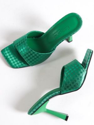 Атласные тапочки на каблуке на высоком каблуке Capone Outfitters зеленые