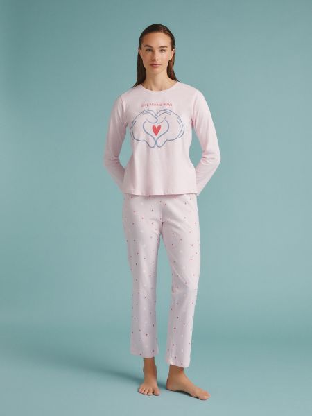 Pijama con corazón énfasis rosa