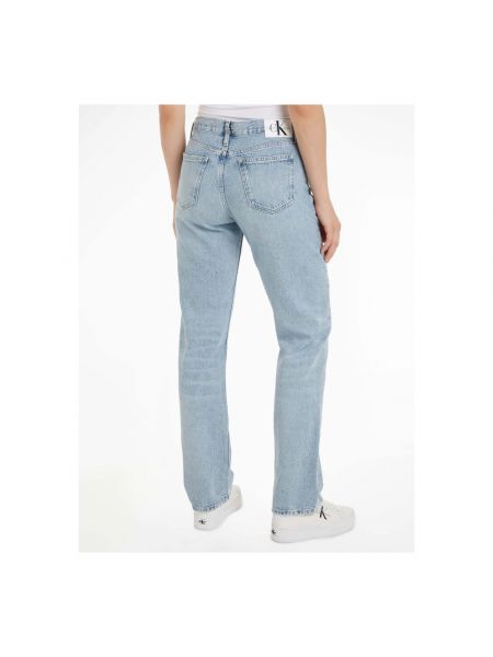 Proste jeansy z niską talią Calvin Klein Jeans niebieskie