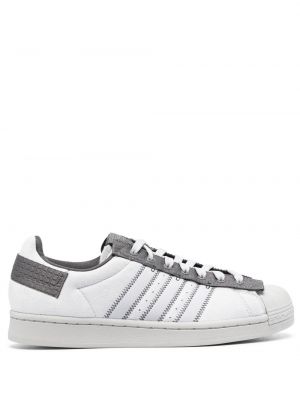 Chunky pitsist paeltega tennised Adidas Superstar hall