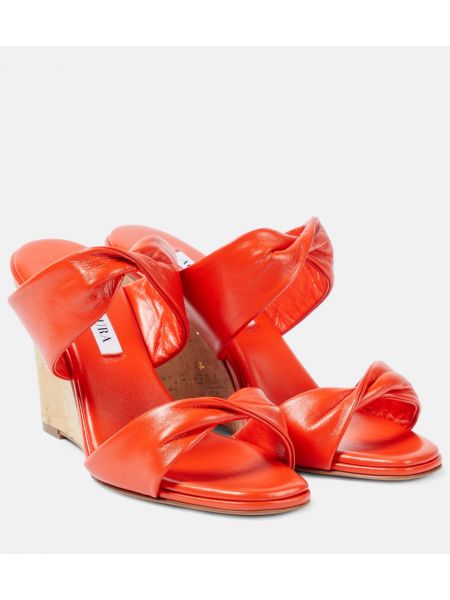 Kožené sandály na klínovém podpatku Aquazzura oranžové