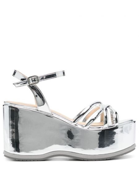 Sandály na klínovém podpatku Paloma Barceló stříbrné