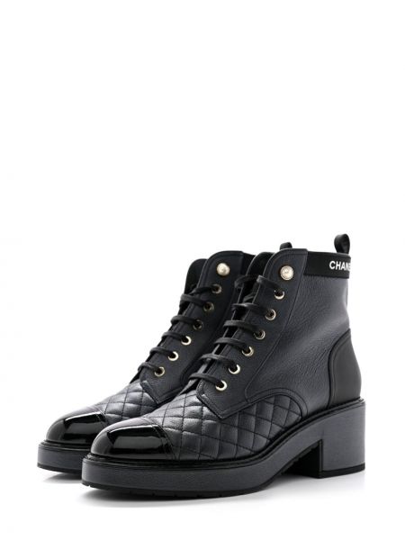Pikowane ankle boots z perełkami Chanel Pre-owned czarne