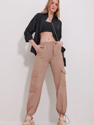 Pantaloni cargo cu buzunare Trend Alaçatı Stili bej