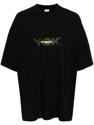 Памучна тениска с принт Vetements черно