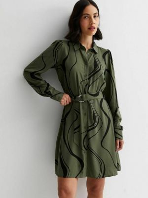 Платье-рубашка с пряжкой New Look зеленое