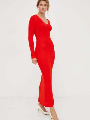 Testhezálló hosszú ruha Gestuz piros