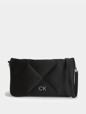Bolsa de hombro de raso acolchada Calvin Klein negro