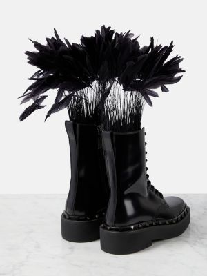 Botas de cuero con plumas de plumas Valentino Garavani negro