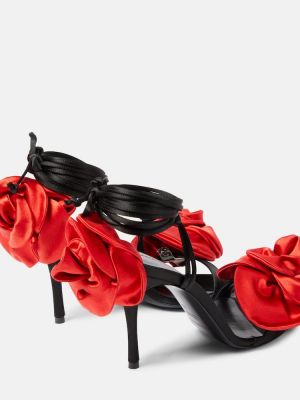 Květinové saténové sandály s otevřenou patou Magda Butrym černé