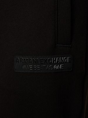 Памучни спортни панталони Armani Exchange черно